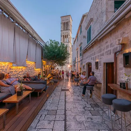 Апартаменти Center Hvar *